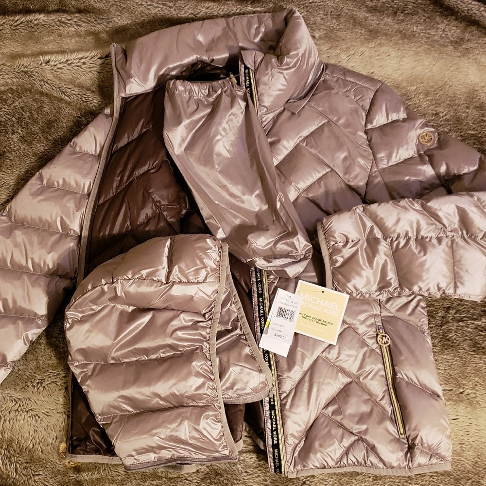 Micheal Kors Packable Down Puffer Coat - Picture 5 of 7